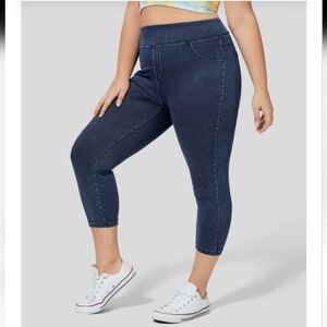 286. NWT - HALARA Flex Denim Pull-On Ankle Capri Jeans